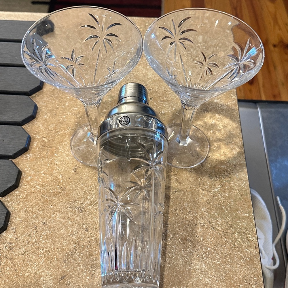 Godinger Tiki Palm Tree 
Etched Crystal Cocktail Shaker and Glass Set